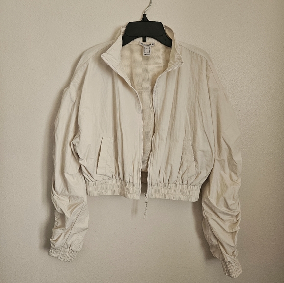 Forever 21 Cropped Windbreaker - Picture 3 of 7
